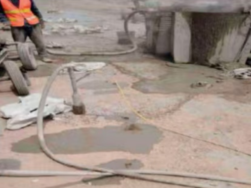 海南藏族水泥混凝土路面板底注浆技术 路面脱空注浆整治方案