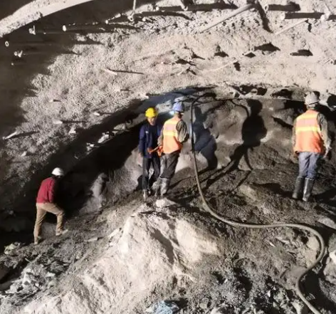 海南藏族拱顶带模注浆料的施工流程及注意事项